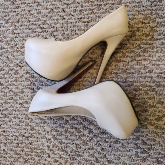 BEIGE PLATFORM RED BOTTOM INSPIRED STILETTOS - Picture 2 of 5